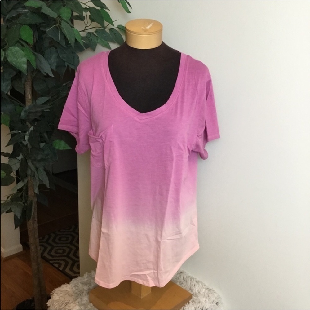 Grayson Threads v neck rounded hem short sleeve tee Woman’s size Large